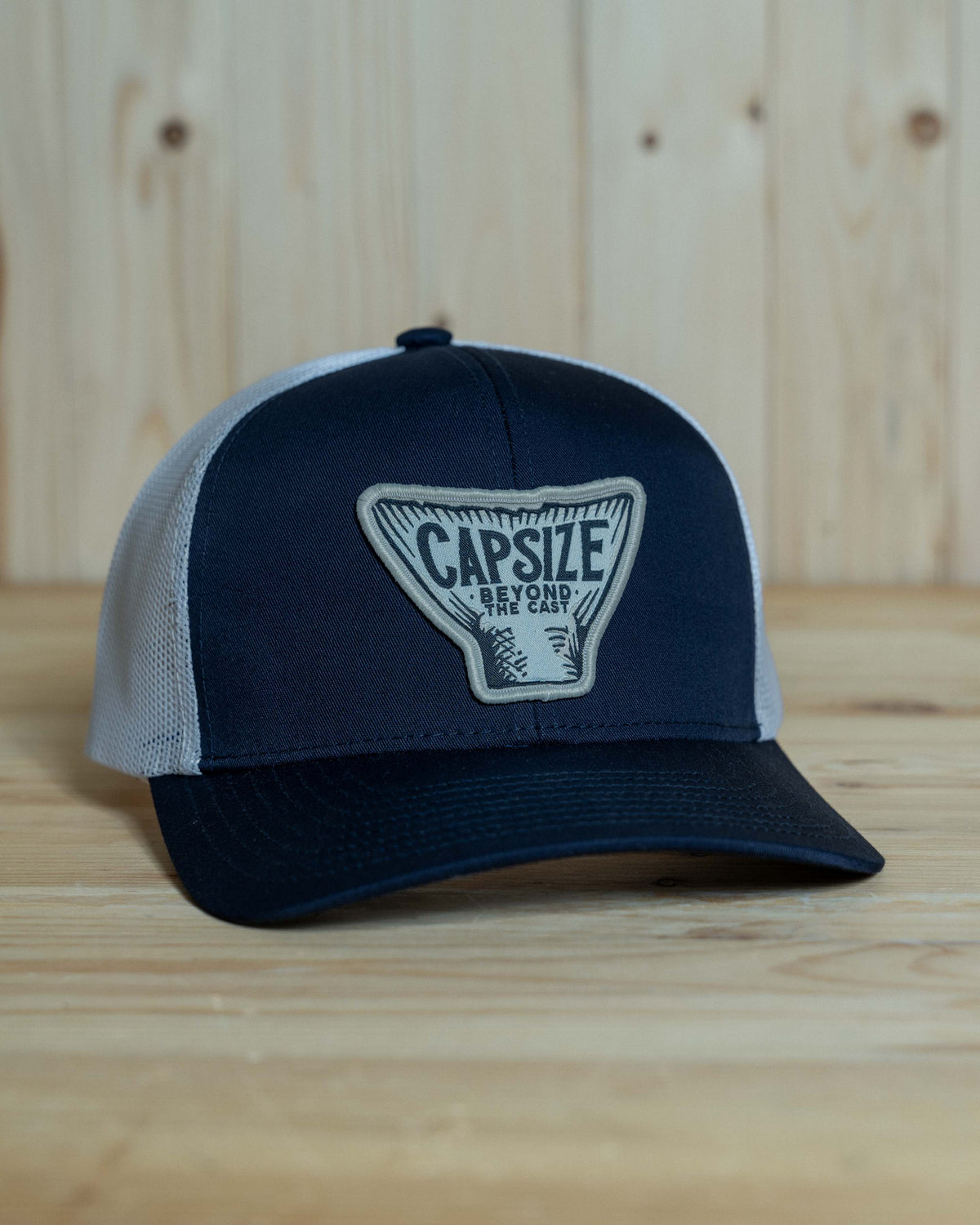Cap featuring a fish tail illustration – clean design for fishing enthusiasts.